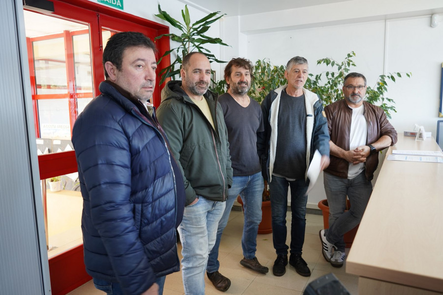 Convocan una manifestación por tierra y mar en A Pobra para reclamar la protección del marisqueo, frente a "ameazas como Altri"