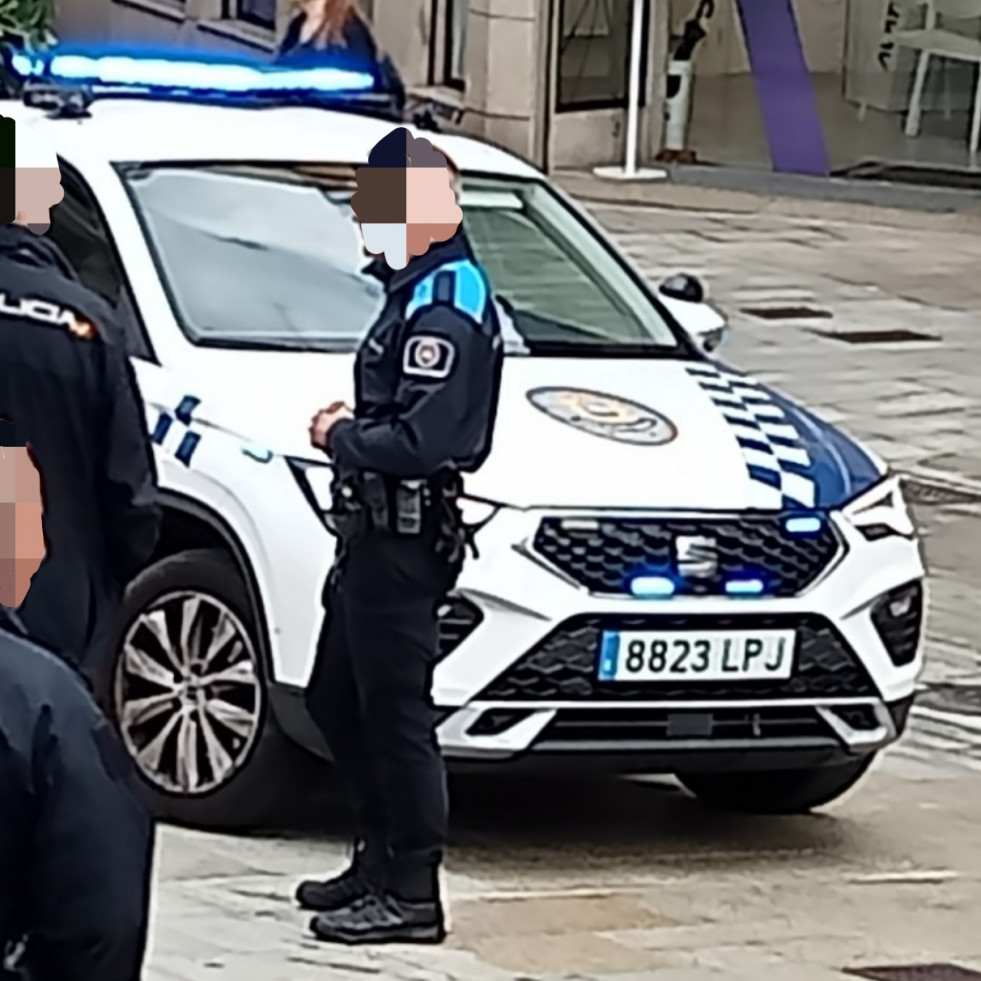 La Policía detiene a un joven acusado de amenazar en Ribeira al dueño de un local de copas con una katana