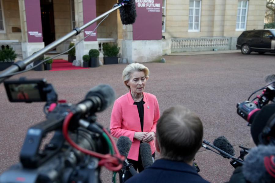 Von der Leyen, tras cita de Londres: Necesitamos urgentemente rearmar a Ucrania y Europa