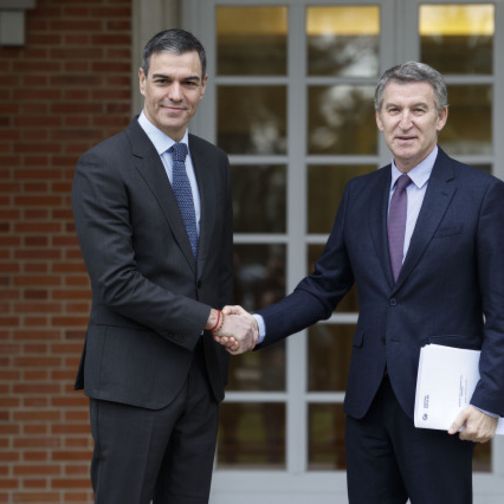 Sánchez recibe a Feijóo en Moncloa en su primer encuentro a solas desde diciembre de 2023