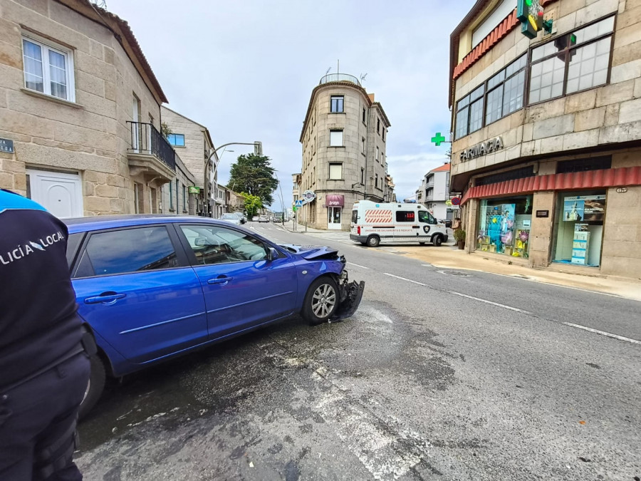 Un choque en la Avenida de Galicia entre un coche y un bus se saldó sin heridos