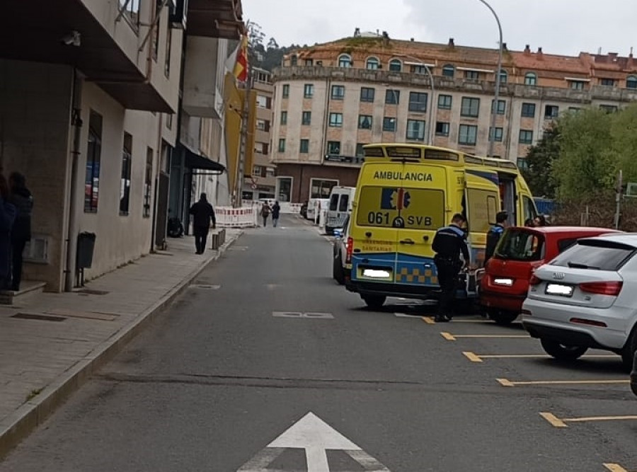 Reaniman a un abogado infartado en el juzgado de Ribeira