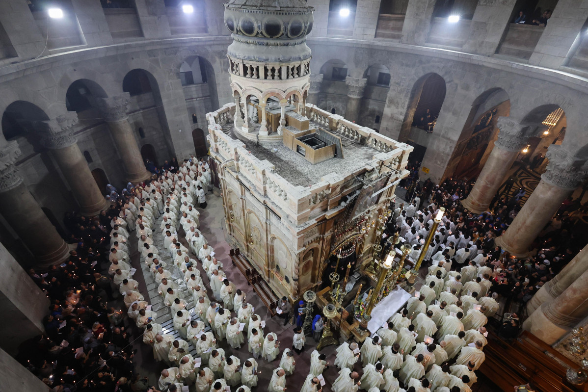 Jerusalem (Ó-), 28/03/2024.- Catholic clergymen attend the Ordinance of Foot-Washing ceremony during Maundy Thursday at the Church of the Holy Sepulcher in the Old City of Jerusalem, 28 March 2024. v (Jerusalén) EFE/EPA/ABIR SULTAN