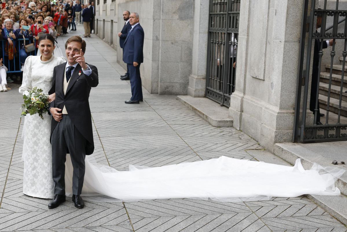 Jose Luis Martinez Almeida y Teresa Urquijo, ya convertidos en marido y mujer @EFE JJ Guillen (1)