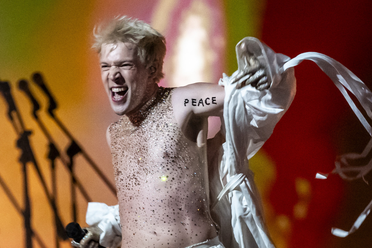 Malmö (Sweden), 09/05/2024.- Belgium's Mustii performs the song 'Before the Party's Over' during the second semifinal of the 2024 Eurovision song competition at the Malmö Arena in Malmö, Sweden, 09 May 2024. (Bélgica, Suecia) EFE/EPA/Ida Marie Odgaard DENMARK OUT